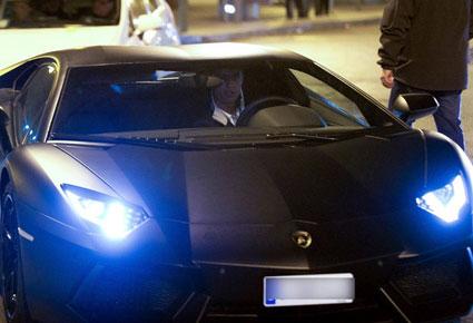 مقارنة بين سيارتي ميسي ورونالدو، أيّهما الأجمل؟